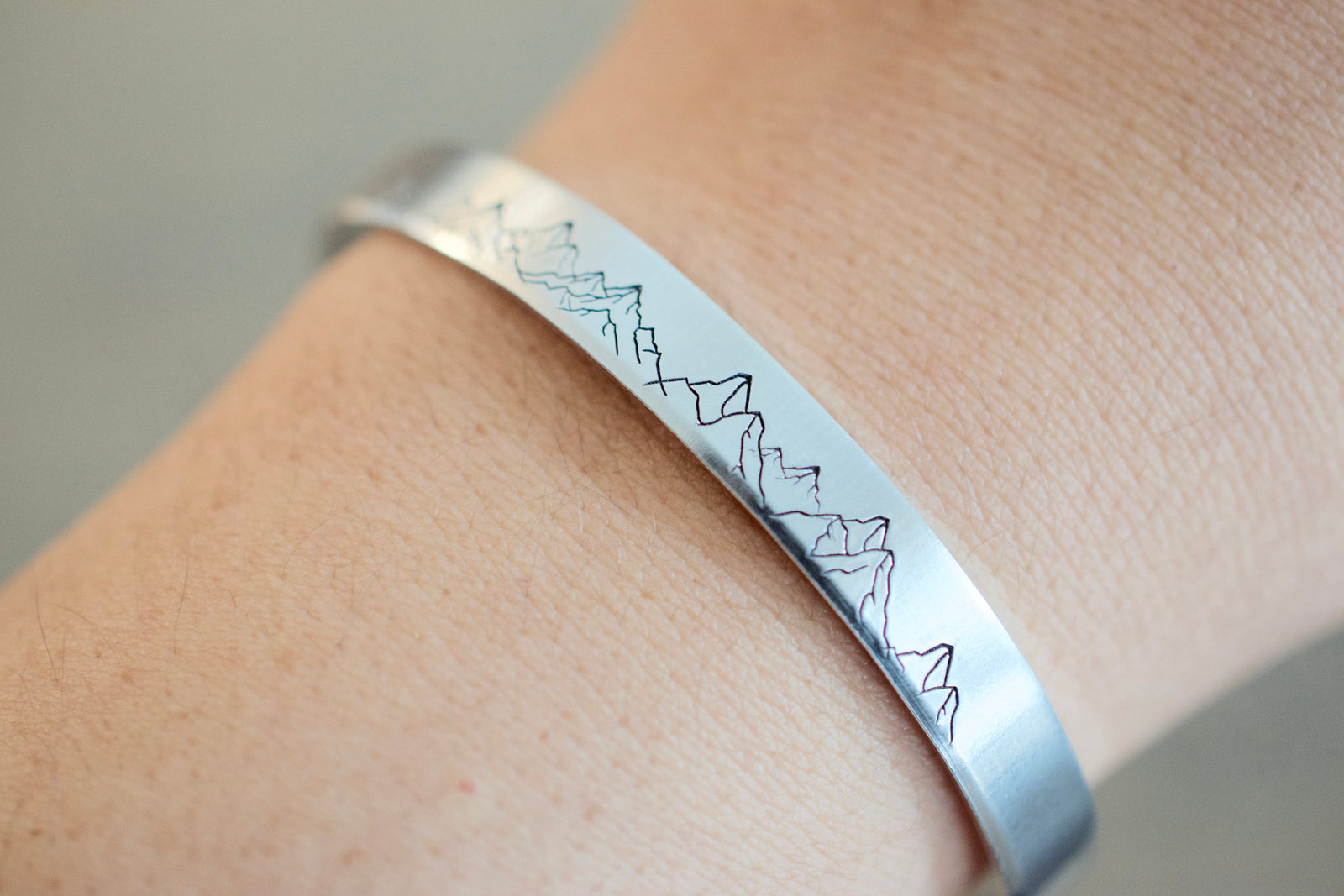 Mountain Bracelet - Bracelet for Women - Gift for Mom - 1/4 inch