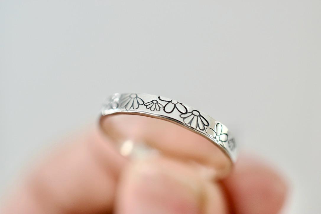 Daisy Ring – April Birth Flower – Sterling Silver Birth Month Jewelry