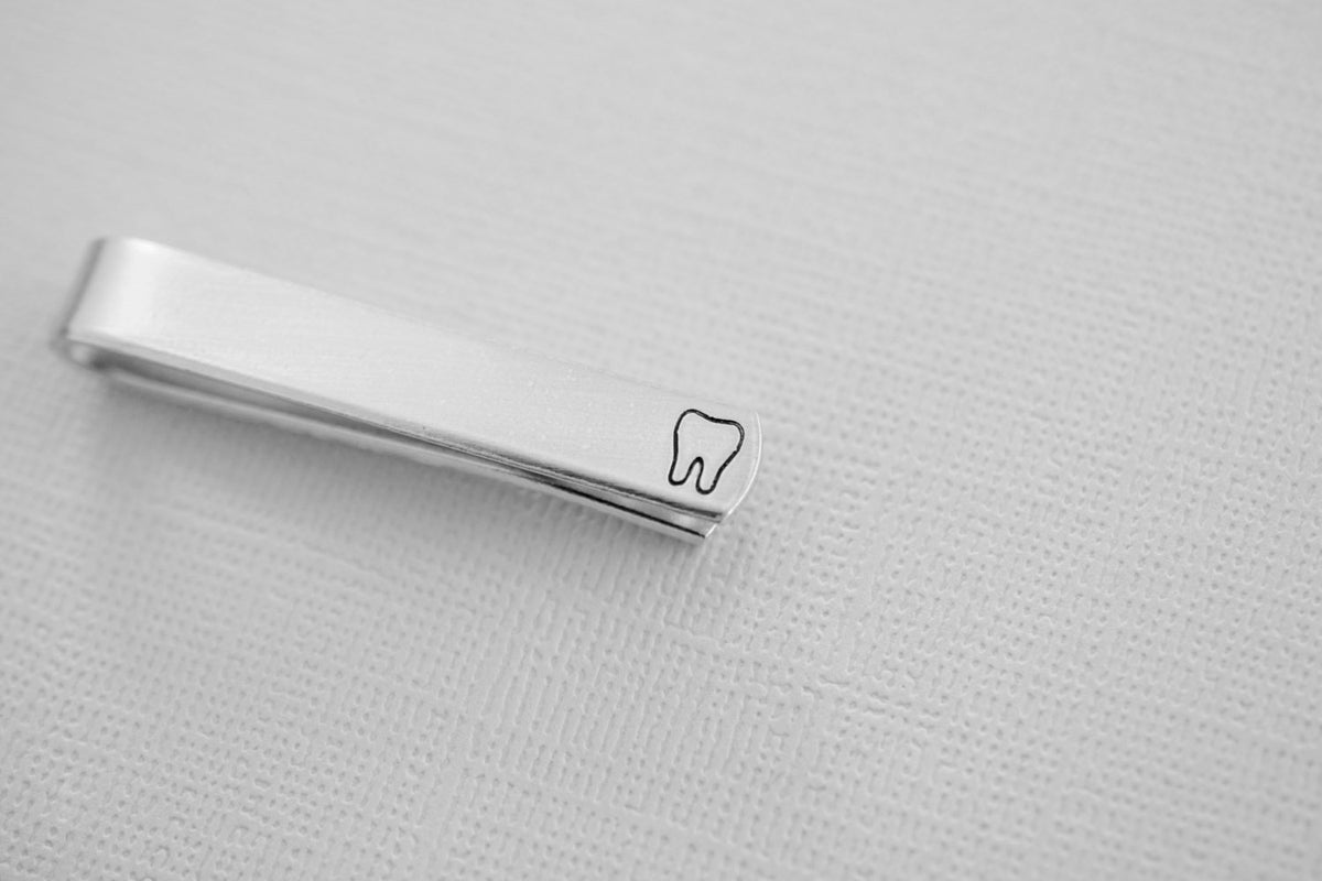 Tooth Tie Bar, zoom out