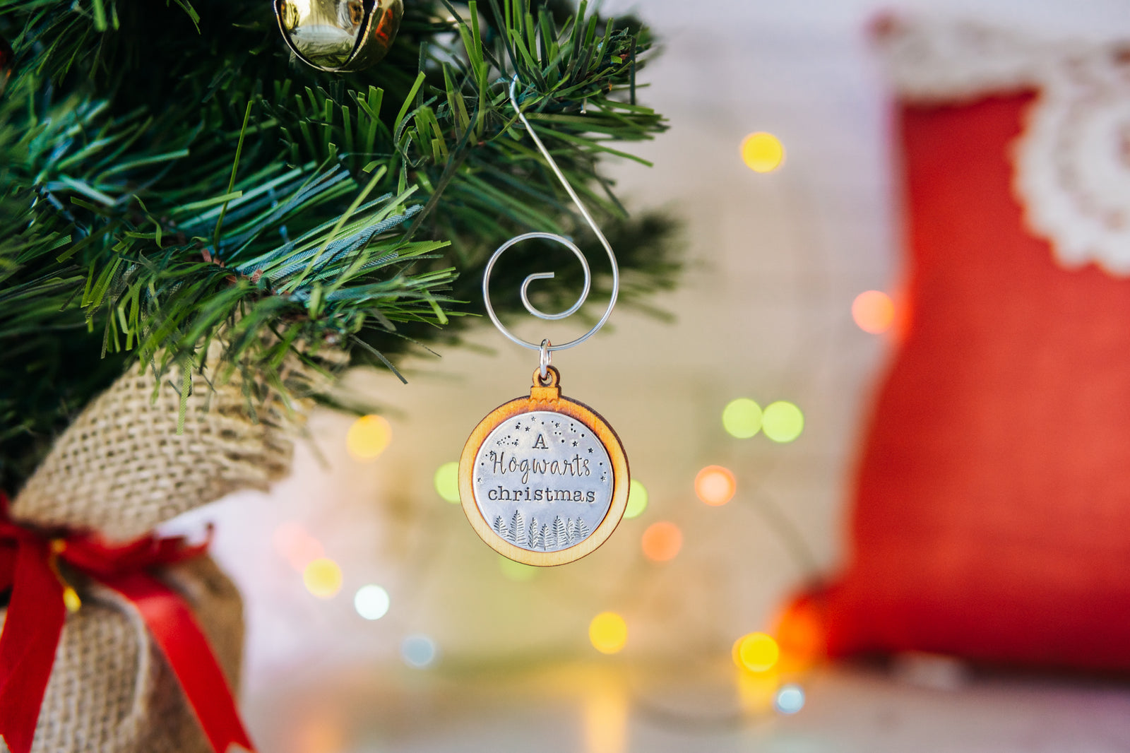 A Hogwarts Christmas Ornament - Tesoro Jewelry